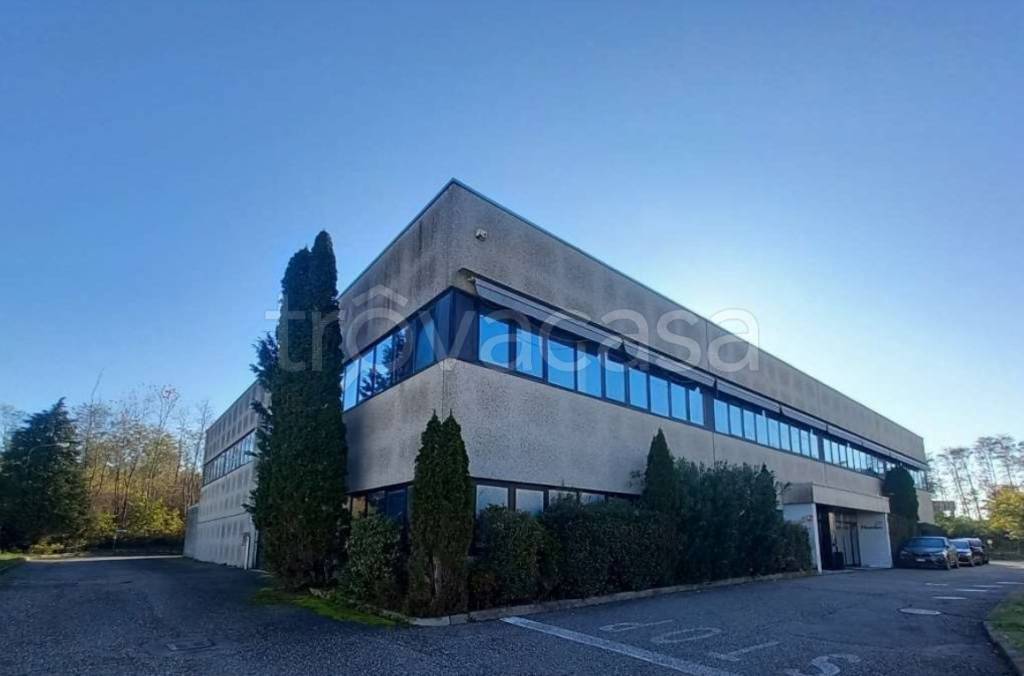 locale commerciale in vendita a Mornago