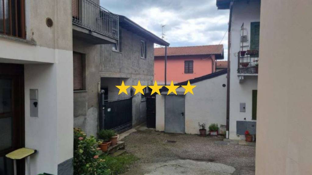 appartamento in vendita a Mornago in zona Crugnola