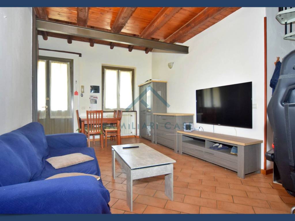 appartamento in vendita a Mornago in zona Crugnola
