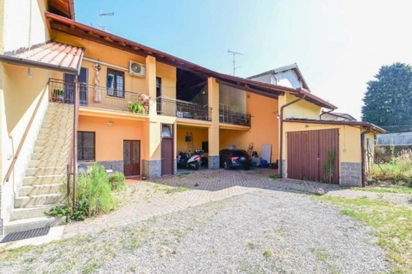 appartamento in vendita a Mornago in zona Crugnola