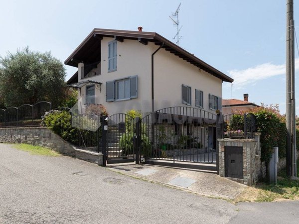 casa indipendente in vendita a Mornago in zona Crugnola