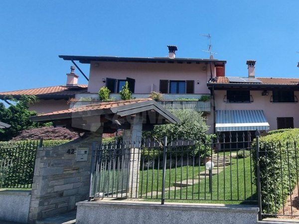 casa indipendente in vendita a Mornago in zona Crugnola