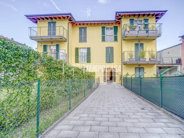 appartamento in vendita a Mornago in zona Montonate