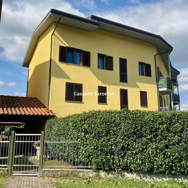 appartamento in vendita a Mornago in zona Crugnola