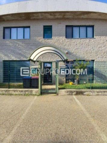 negozio in vendita a Mornago in zona Crugnola