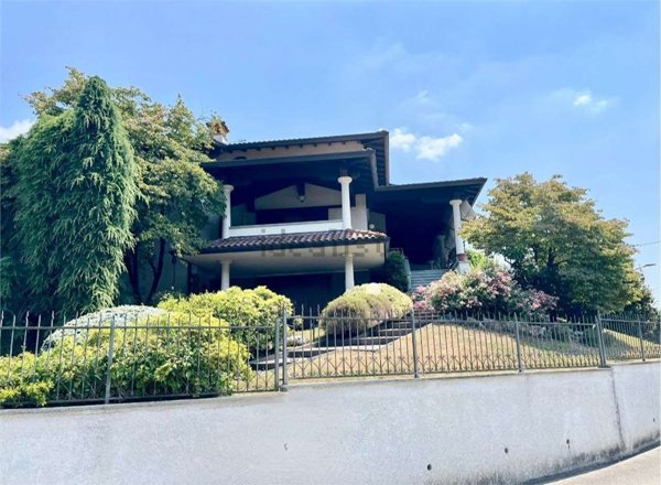 casa indipendente in vendita a Mornago in zona Crugnola