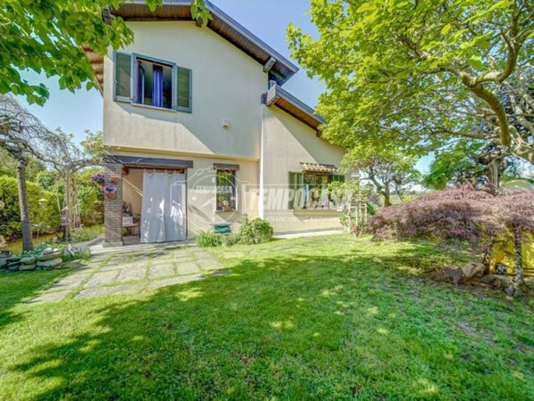 casa indipendente in vendita a Mornago in zona Montonate