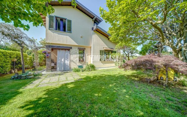 casa indipendente in vendita a Mornago in zona Montonate