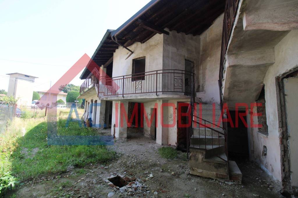 casa indipendente in vendita a Mornago in zona Crugnola