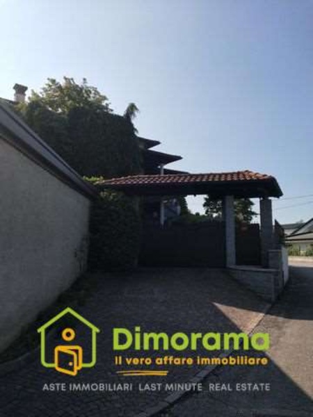 appartamento in vendita a Mornago in zona Crugnola