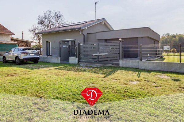 casa indipendente in vendita a Mornago