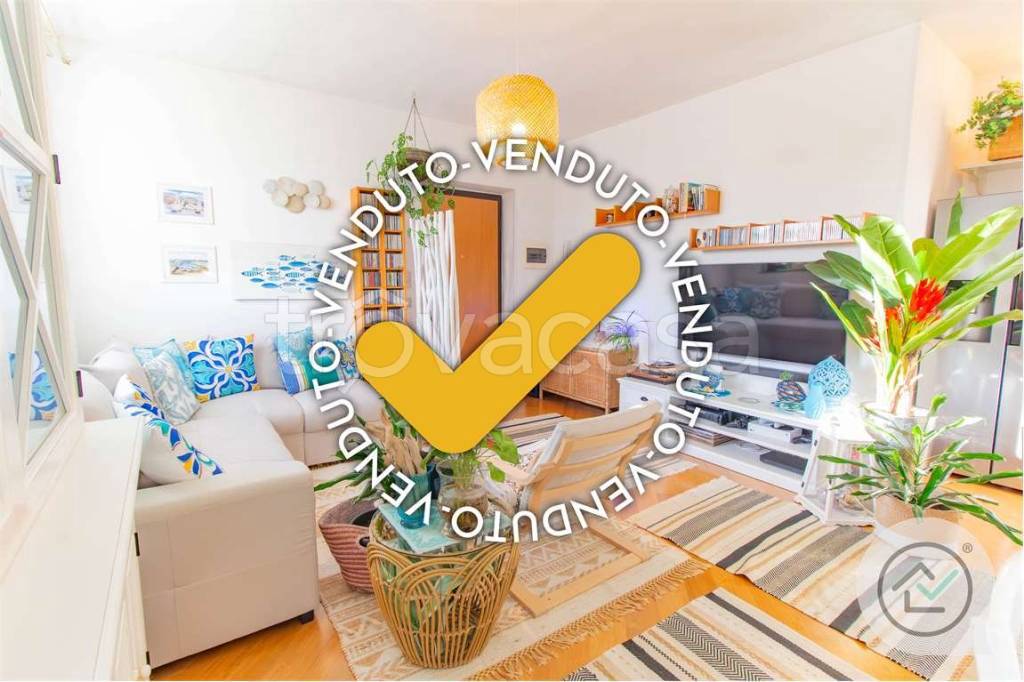 appartamento in vendita a Mornago in zona Crugnola