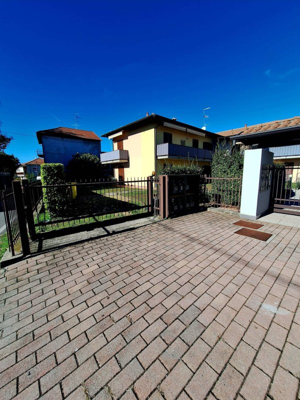 appartamento in vendita a Mornago in zona Crugnola