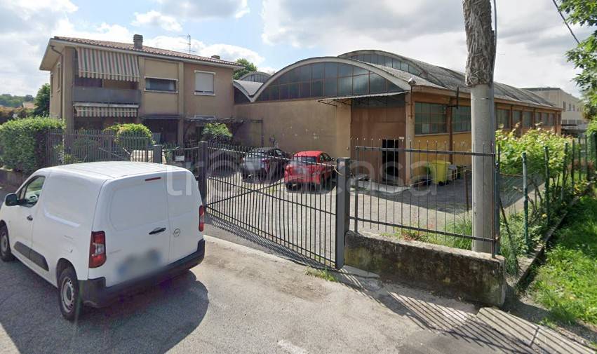 locale commerciale in vendita a Mornago in zona Crugnola