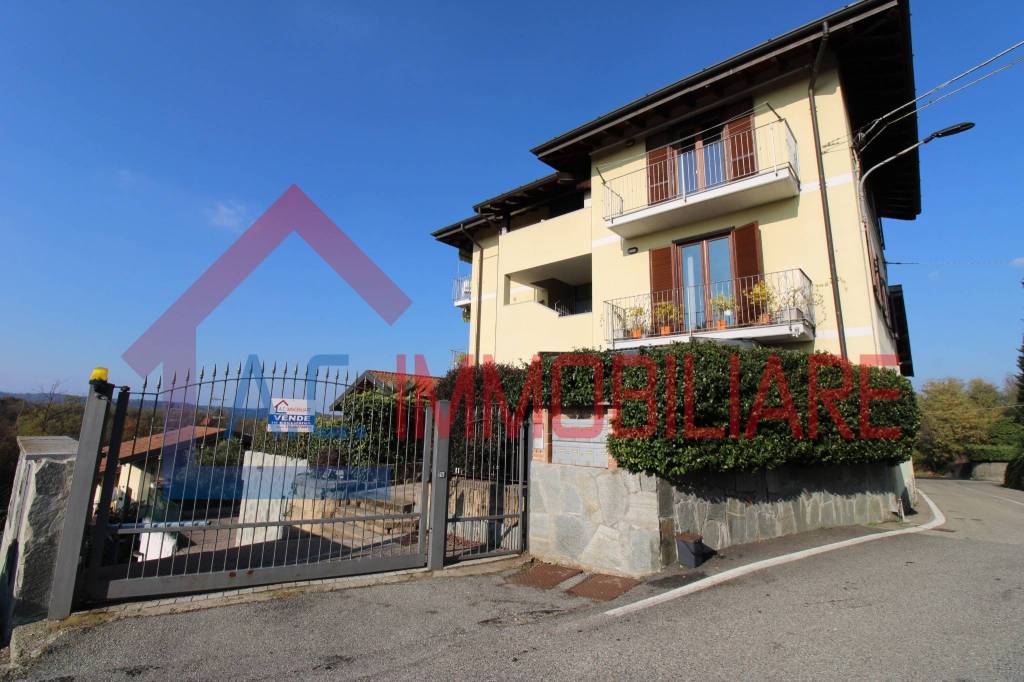 appartamento in vendita a Mornago in zona Crugnola