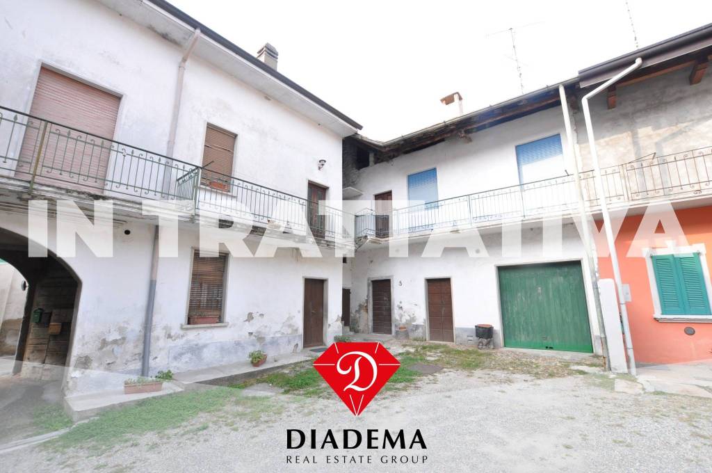 casa indipendente in vendita a Mornago in zona Montonate