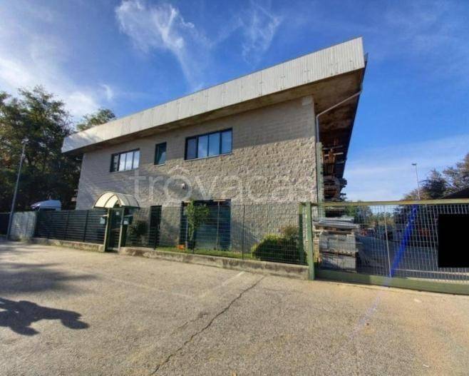 locale commerciale in vendita a Mornago in zona Crugnola