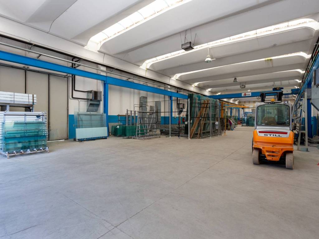 locale commerciale in vendita a Mornago