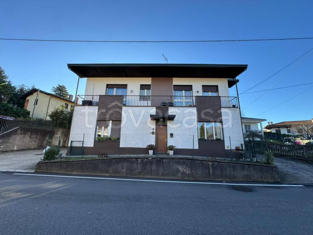 appartamento in vendita a Mornago in zona Crugnola