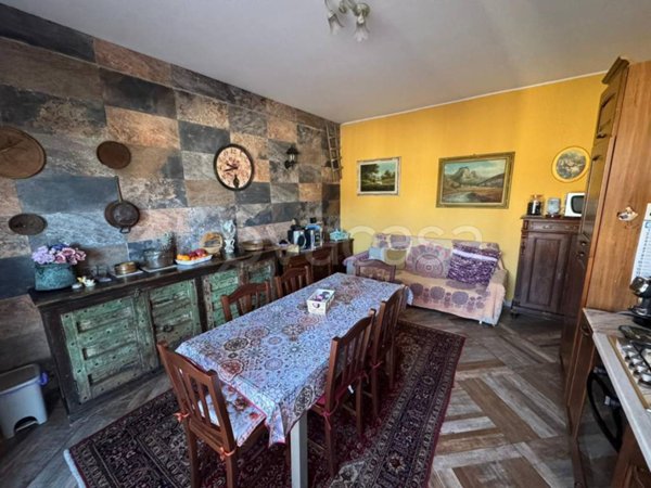 appartamento in vendita a Mornago in zona Crugnola