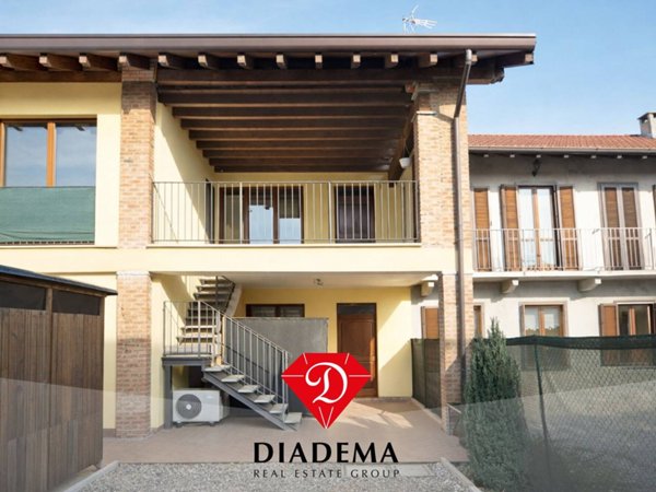 appartamento in vendita a Mornago in zona Crugnola