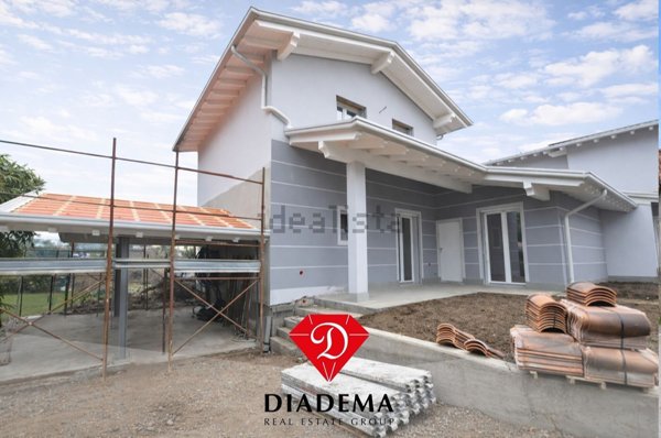casa indipendente in vendita a Mornago