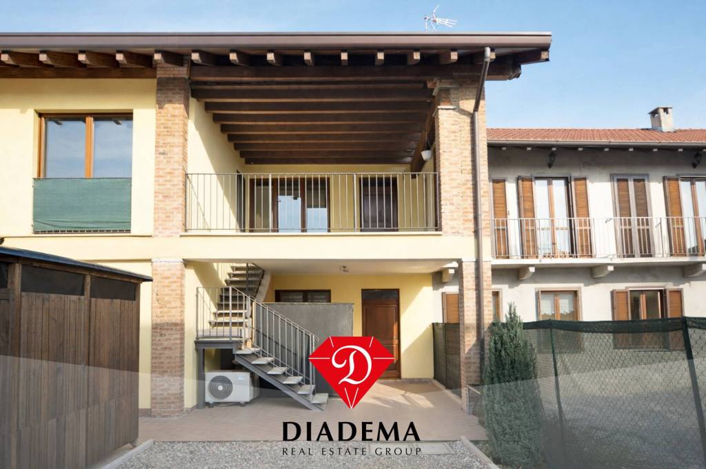 appartamento in vendita a Mornago in zona Crugnola