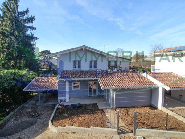 casa indipendente in vendita a Mornago in zona Crugnola