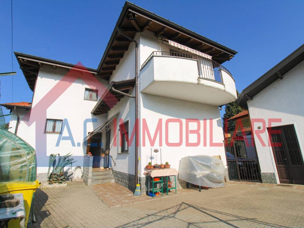 casa indipendente in vendita a Mornago in zona Crugnola