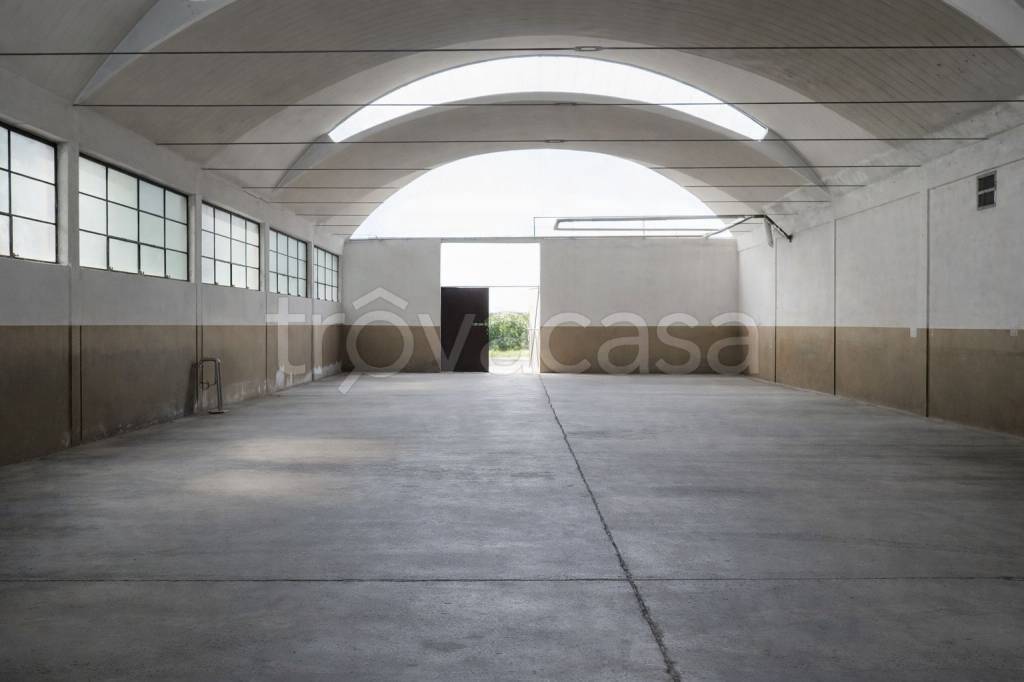 locale commerciale in vendita a Mornago in zona Crugnola