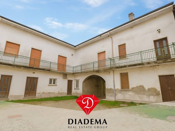 appartamento in vendita a Mornago in zona Montonate