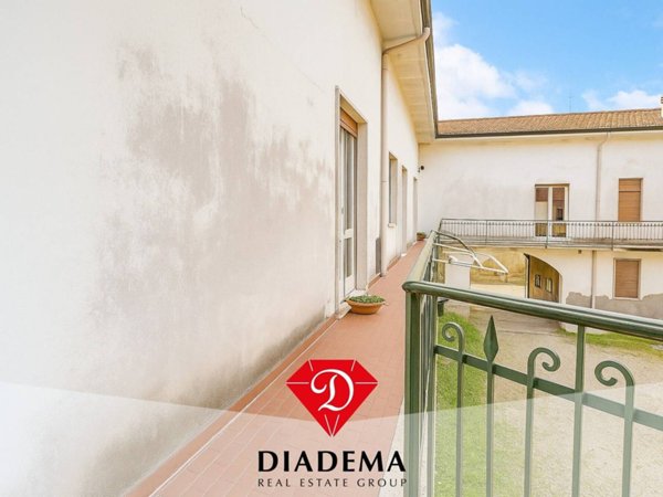 appartamento in vendita a Mornago in zona Montonate