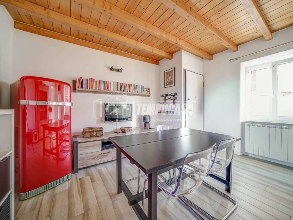 appartamento in vendita a Mornago in zona Montonate