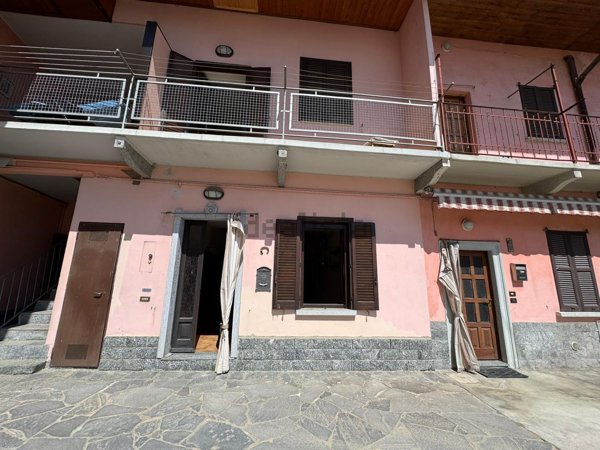 appartamento in vendita a Mornago in zona Vinago