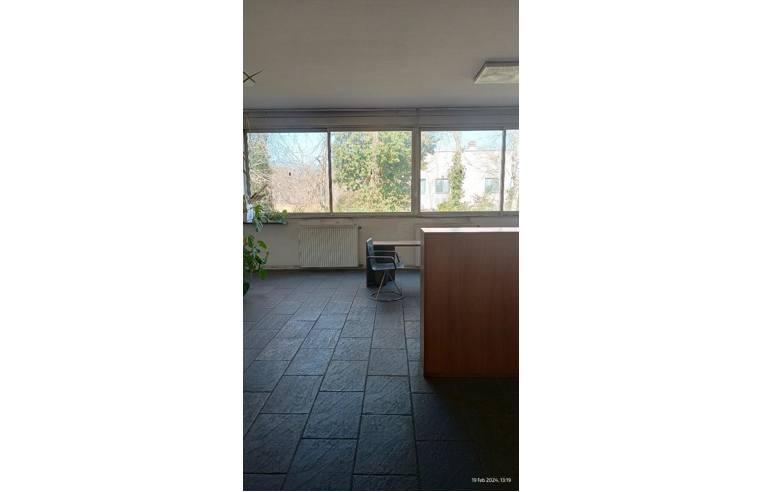 locale commerciale in vendita a Mornago in zona Crugnola