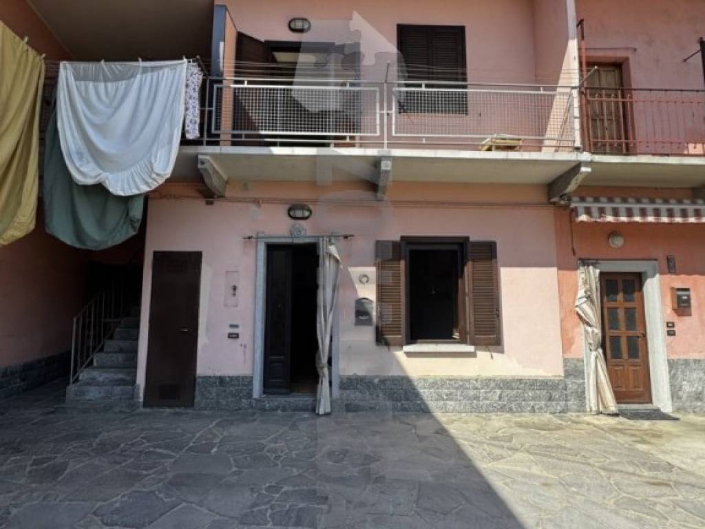 appartamento in vendita a Mornago in zona Crugnola