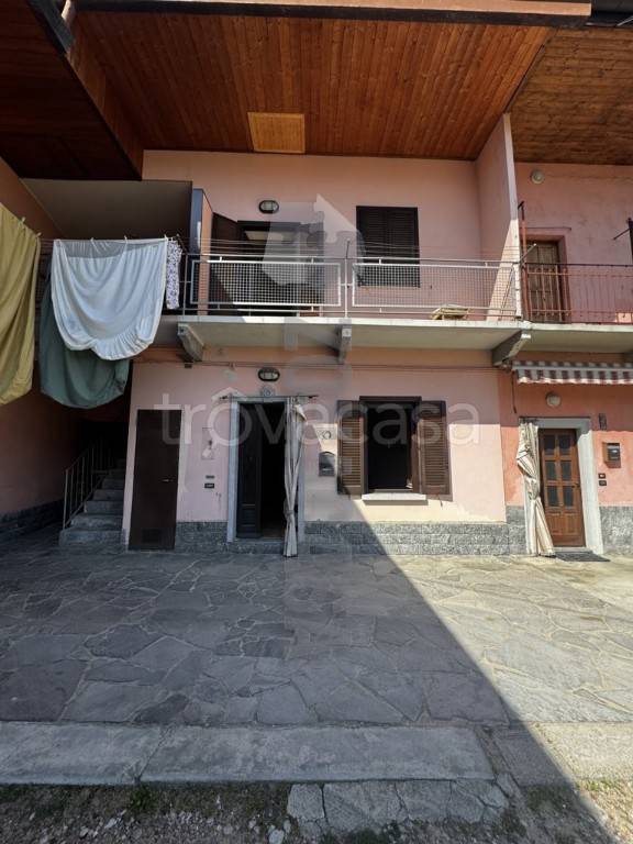 appartamento in vendita a Mornago in zona Crugnola