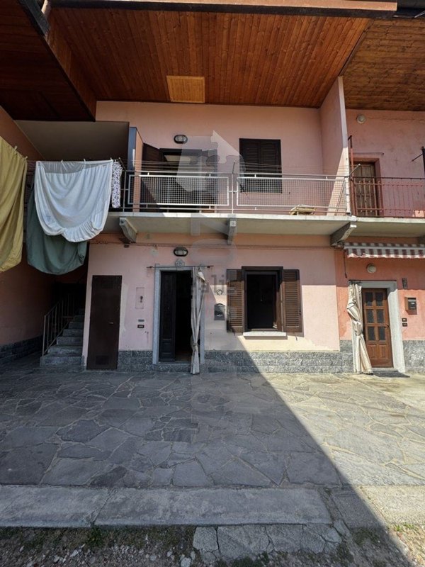 appartamento in vendita a Mornago in zona Vinago