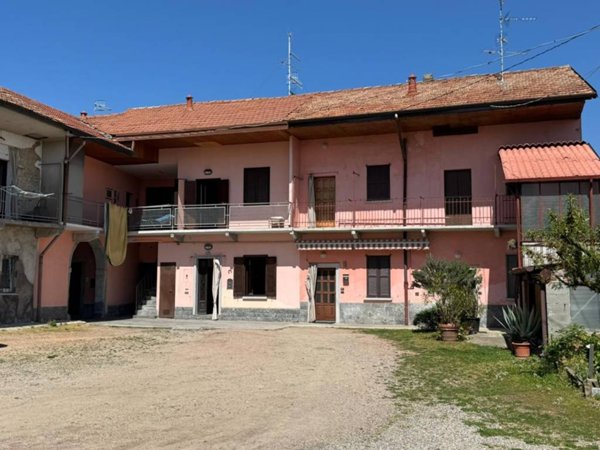 appartamento in vendita a Mornago in zona Crugnola