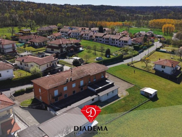 intera palazzina in vendita a Mornago in zona Montonate