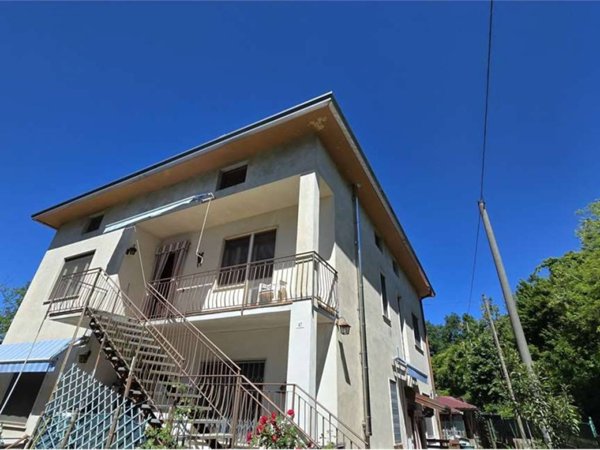 casa indipendente in vendita a Mornago in zona Crugnola