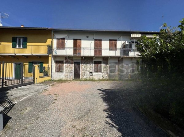 appartamento in vendita a Mornago in zona Crugnola