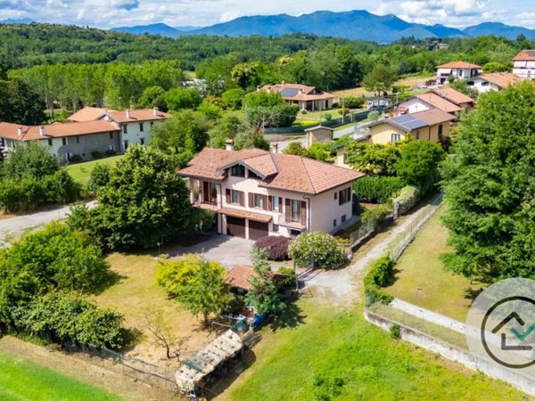 casa indipendente in vendita a Mornago in zona Montonate