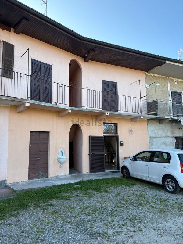 appartamento in vendita a Mornago in zona Vinago