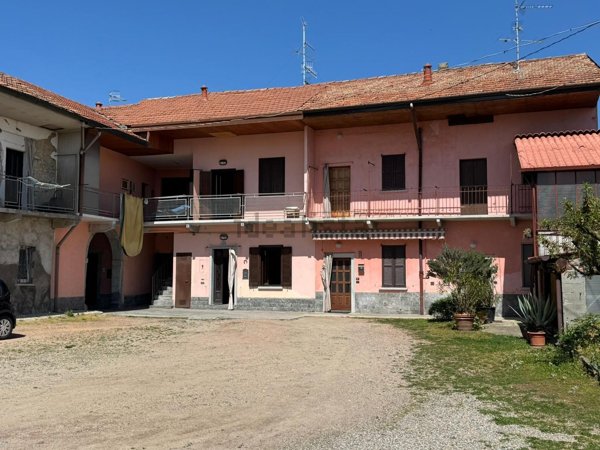appartamento in vendita a Mornago in zona Vinago