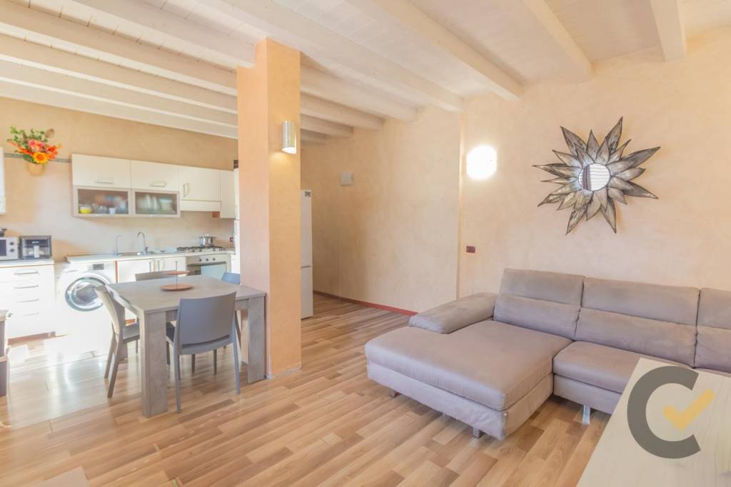 casa indipendente in vendita a Mornago in zona Montonate