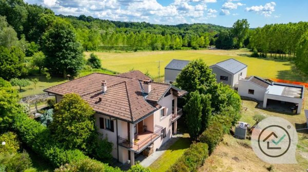 casa indipendente in vendita a Mornago in zona Montonate
