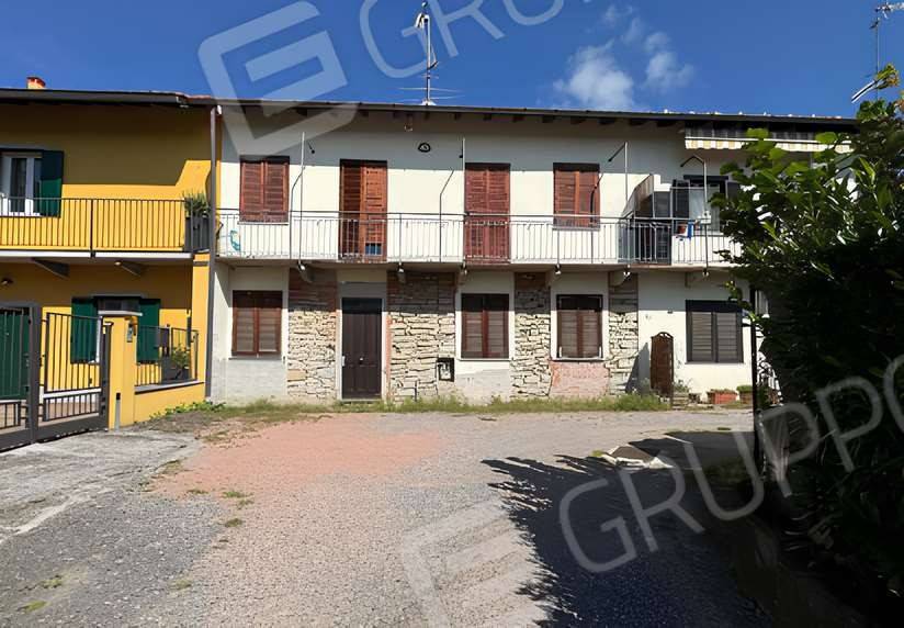 appartamento in vendita a Mornago in zona Crugnola