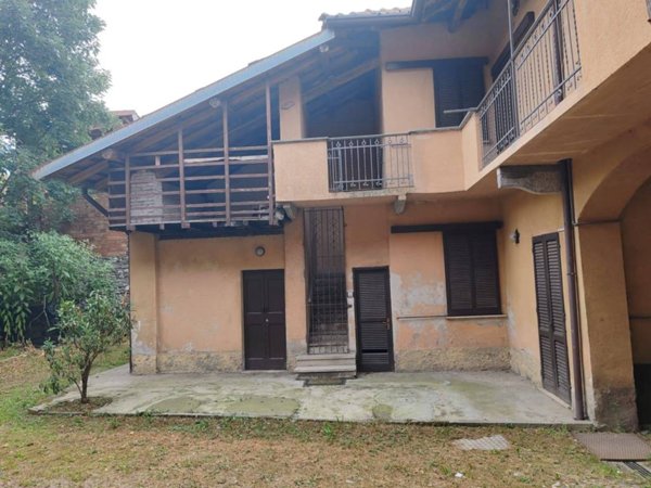 intera palazzina in vendita a Mornago in zona Crugnola