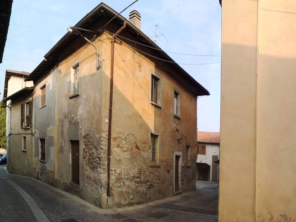 casa indipendente in vendita a Mornago in zona Crugnola